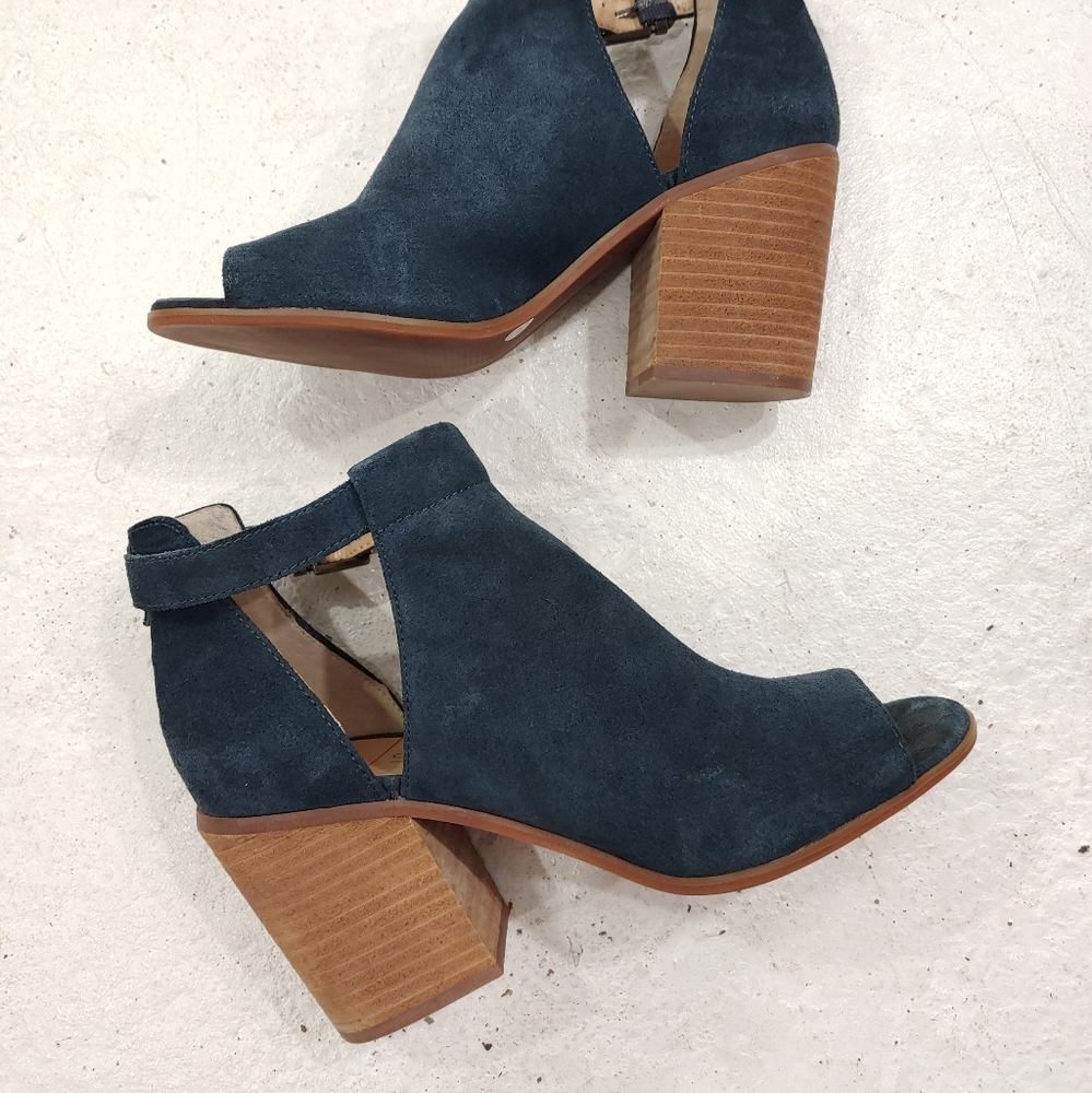 SOLE SOCIETY FERRIS SUEDE PEEP TOE HEEL - Picture 4 of 12